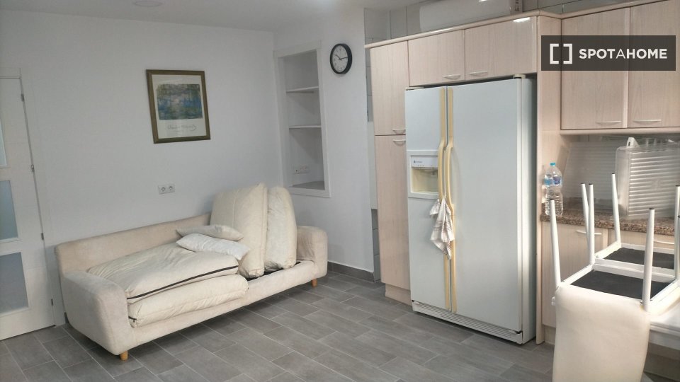 Double room Valencia, 4 beds, 80m² — photo 1