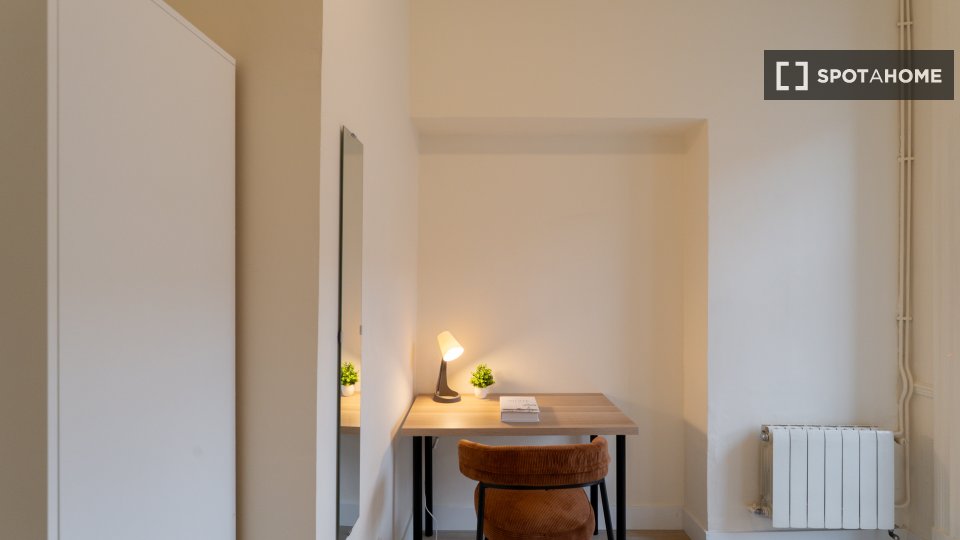 Double room Madrid, 9 beds — photo 8