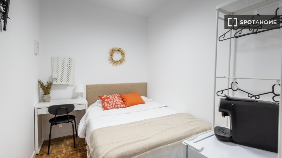 Double room Madrid, 6 beds — photo 19