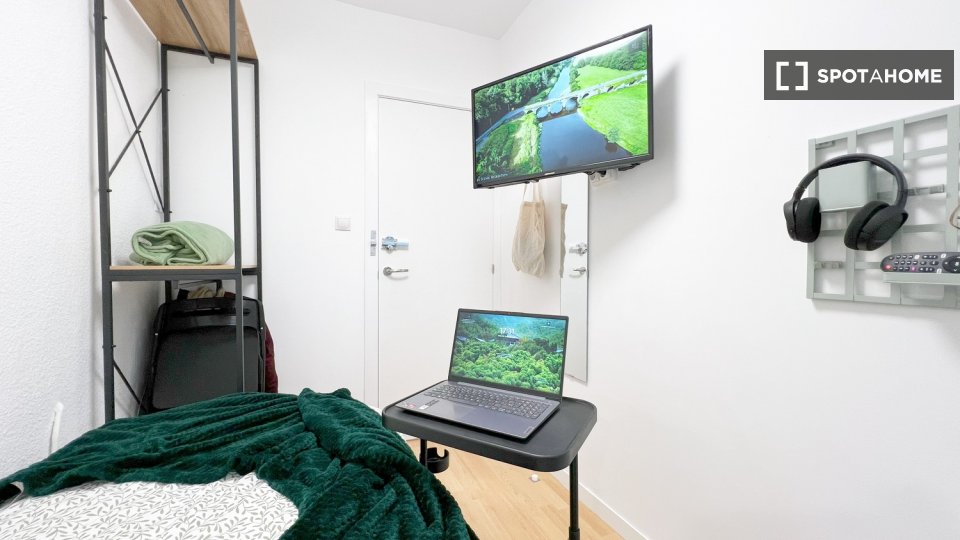 Double room Madrid, 5 beds — photo 14