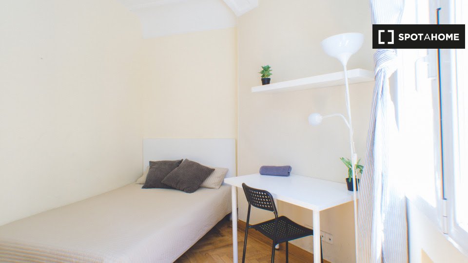 Double room Madrid, 6 beds, 140m² — photo 4