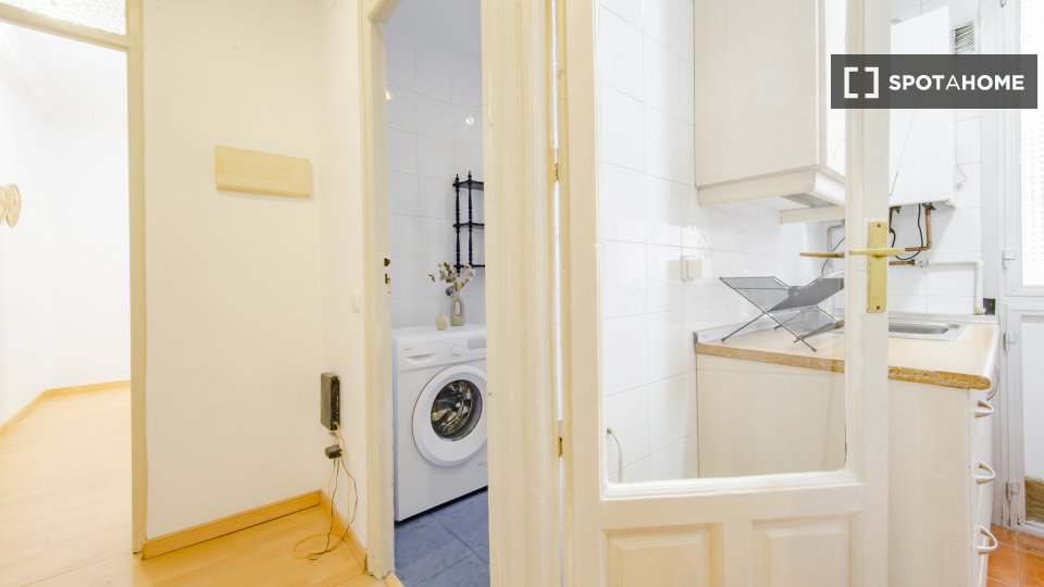 Double room Madrid, 4 beds, 70m² — photo 7