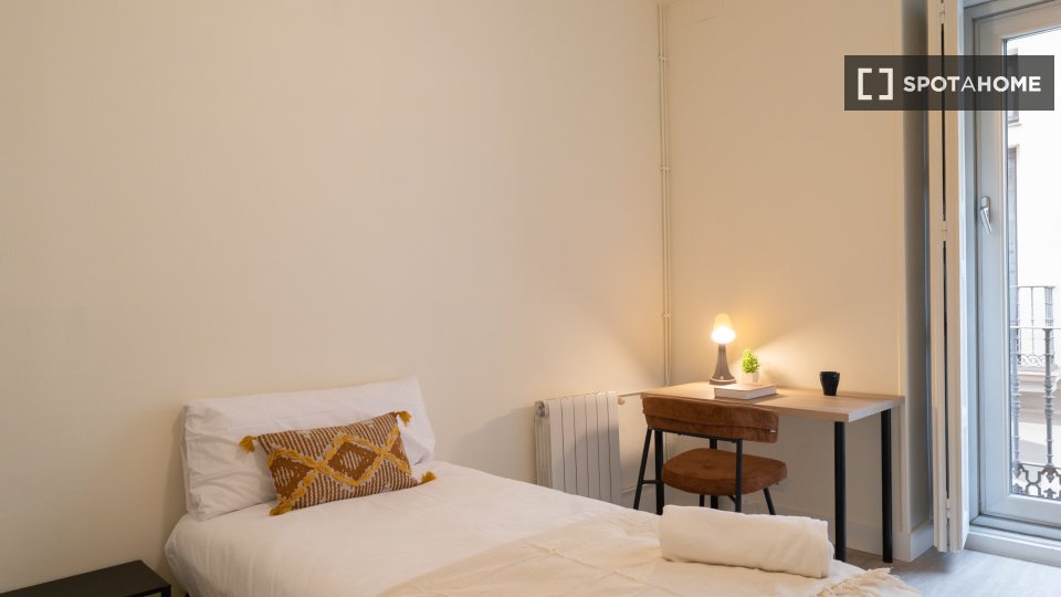Double room Madrid, 9 beds — photo 5