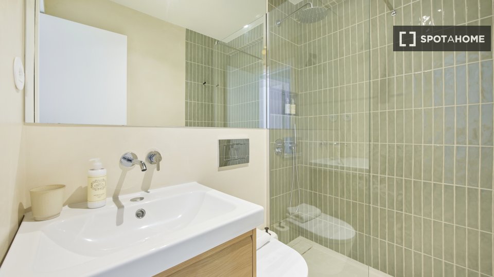 Apartment Lisbon, 1 bed — photo 11