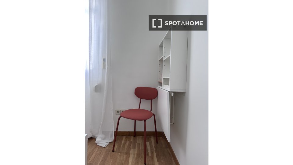 Double room Madrid, 5 beds — photo 14