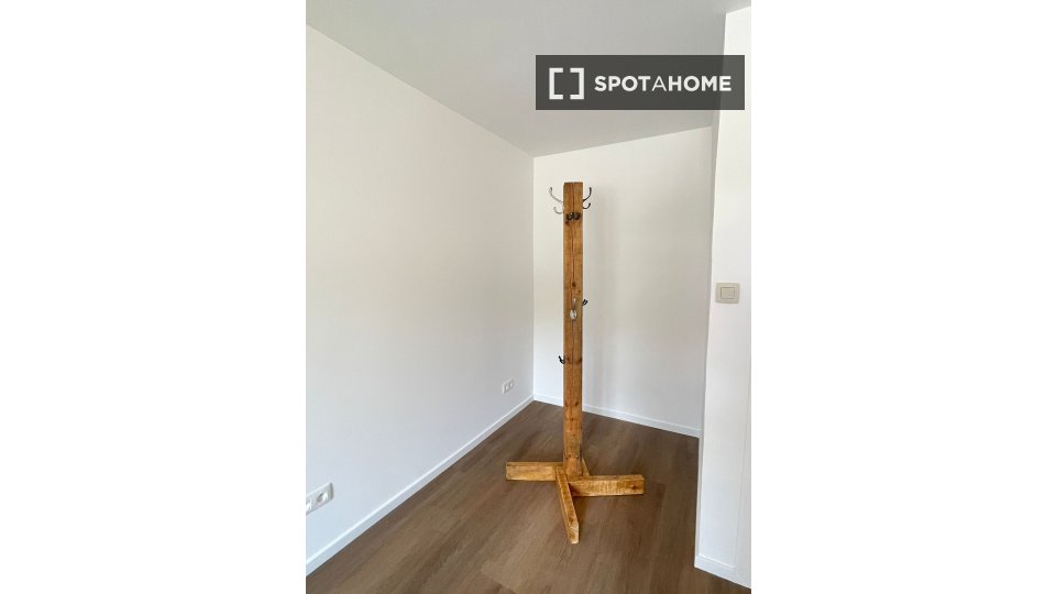 Double room Brussels, 4 beds, 15m² — photo 10