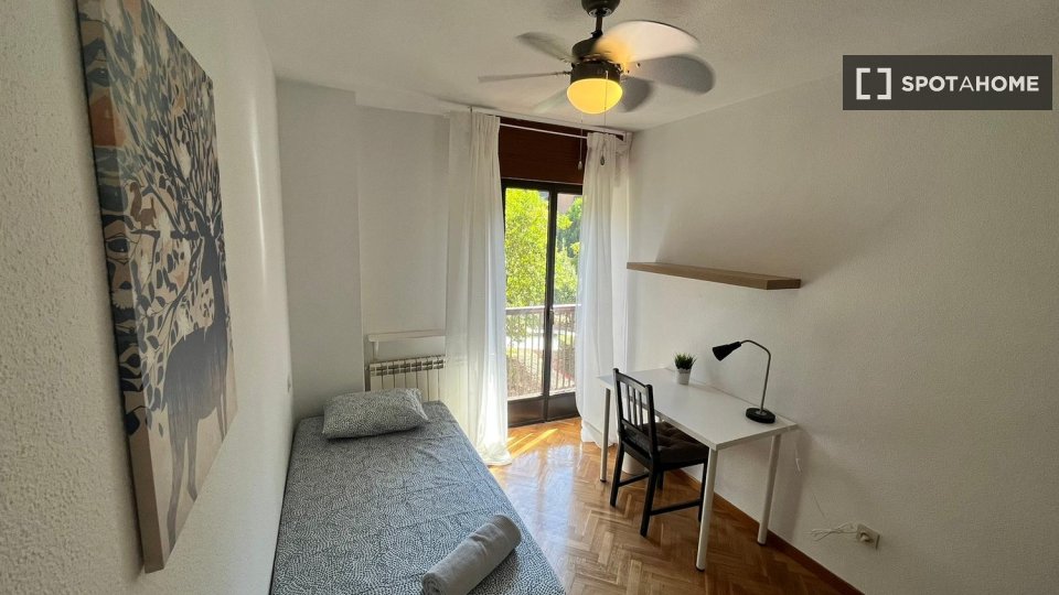 Double room Madrid, 5 beds — photo 16