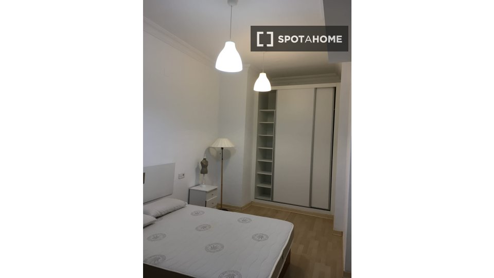 Double room Valencia, 3 beds, 103m² — photo 24