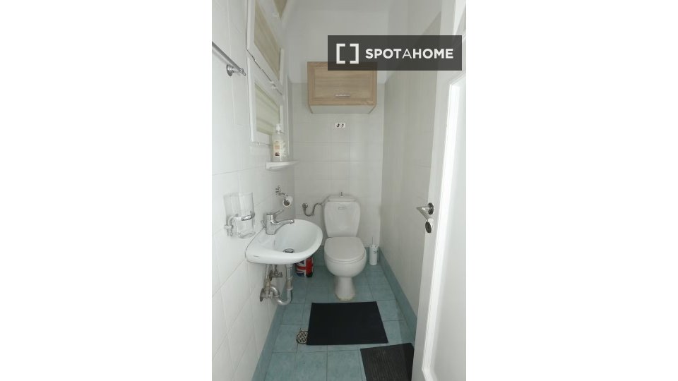 Double room Athens, 4 beds — photo 9