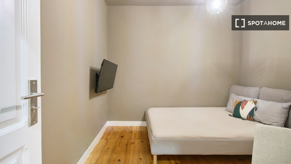 Double room Lisbon, 8 beds — photo 24