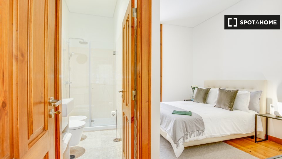 Apartment Lisbon, 2 beds, 80m² — photo 11