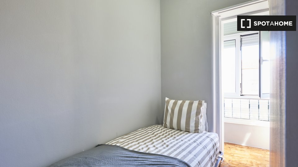 Double room Lisbon, 6 beds — photo 1