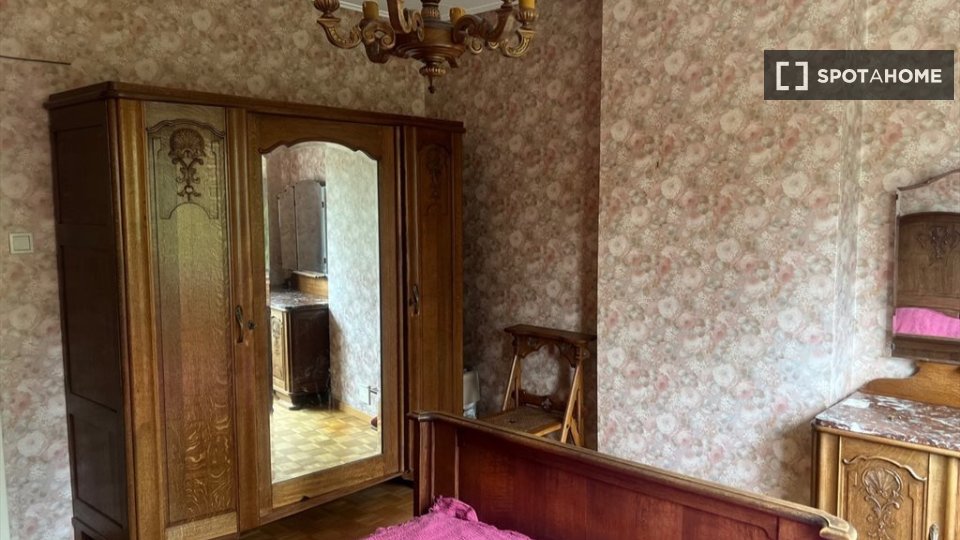 Double room Liege, 1 bed, 160m² — photo 1