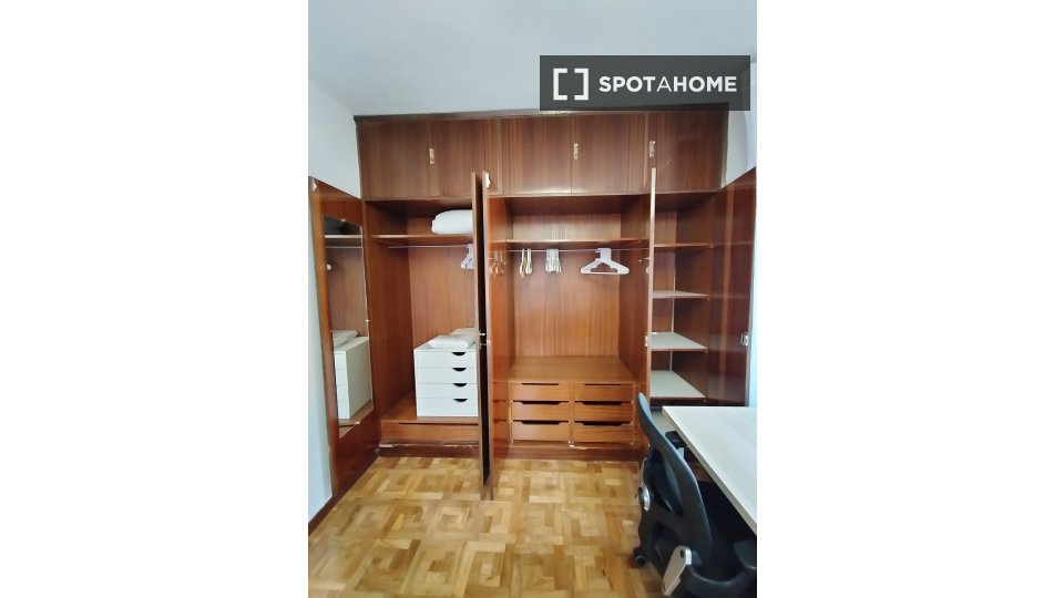 Double room Madrid, 3 beds, 95m² — photo 15