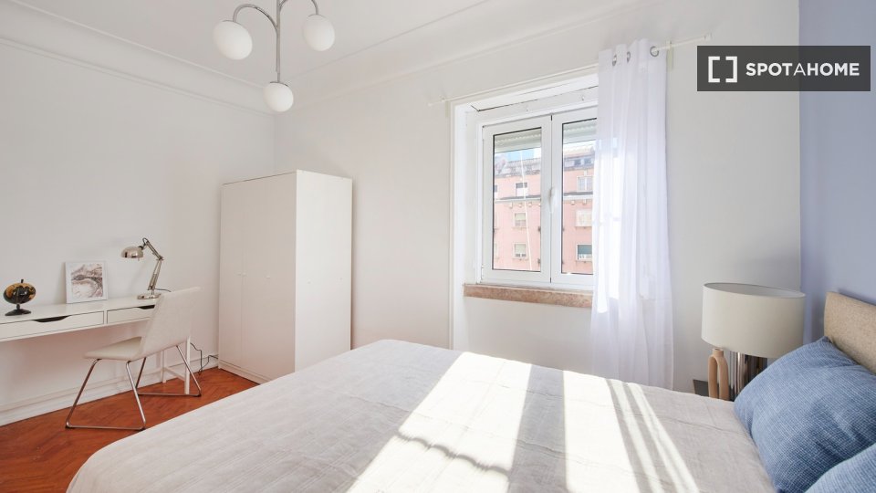 Double room Lisbon, 6 beds — photo 34