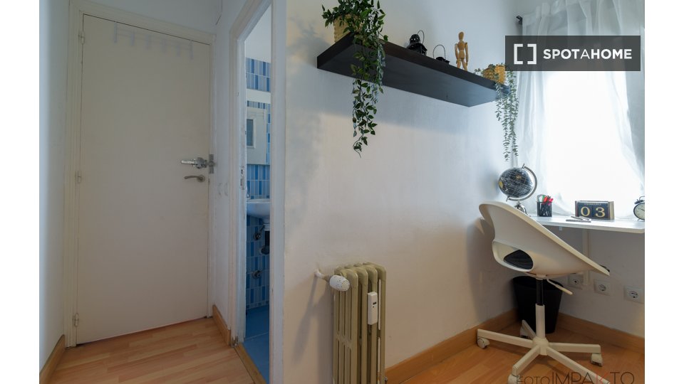 Double room Madrid, 7 beds, 160m² — photo 1