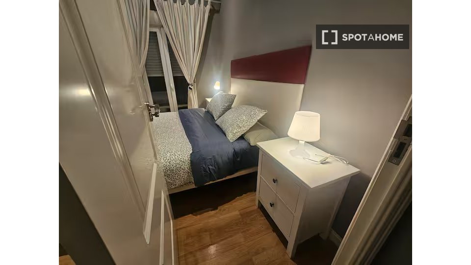 Double room Madrid, 3 beds — photo 8