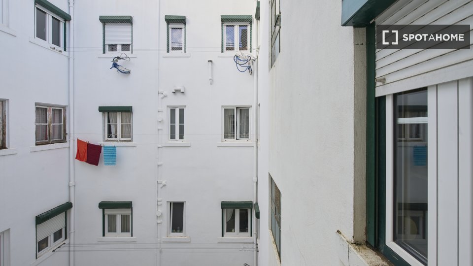 Double room Lisbon, 5 beds — photo 14