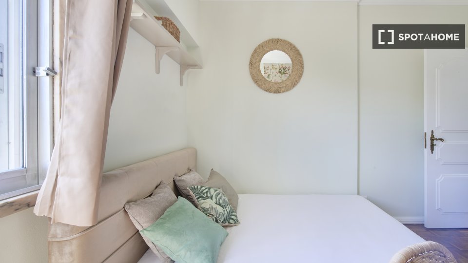 Double room Lisbon, 5 beds — photo 12
