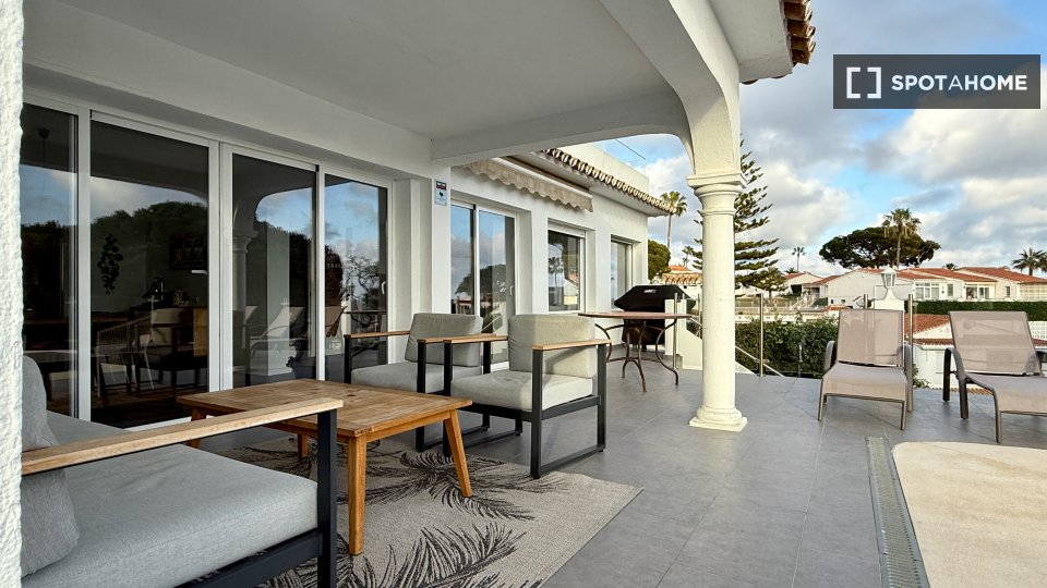 Apartment Malaga, 4 beds, 140m² — photo 4