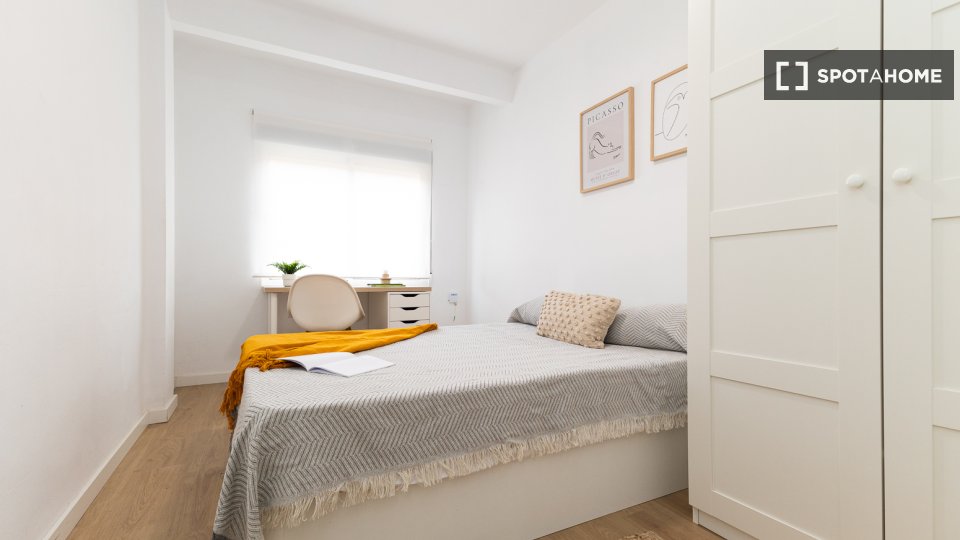 Double room Valencia, 5 beds, 90m² — photo 5