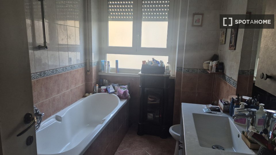Double room Rome, 3 beds, 150m² — photo 9