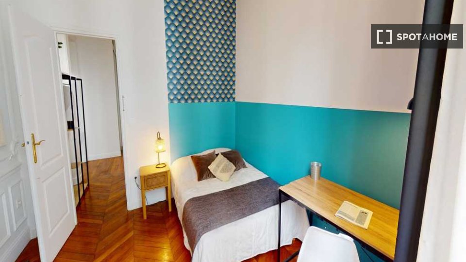 Double room Paris, 5 beds, 120m² — photo 1