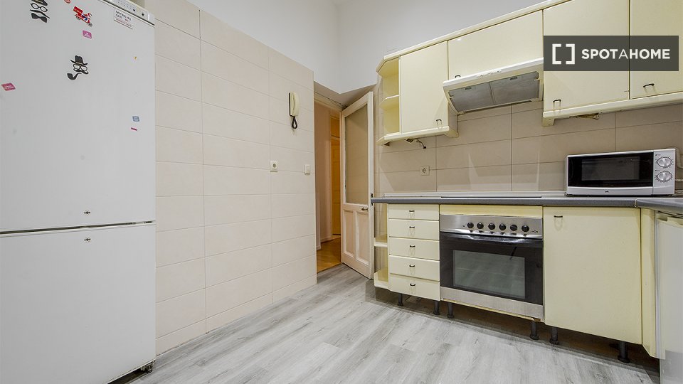 Double room Madrid, 8 beds, 200m² — photo 24