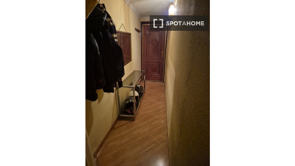 Double room Madrid, 3 beds, 65m² — photo 4