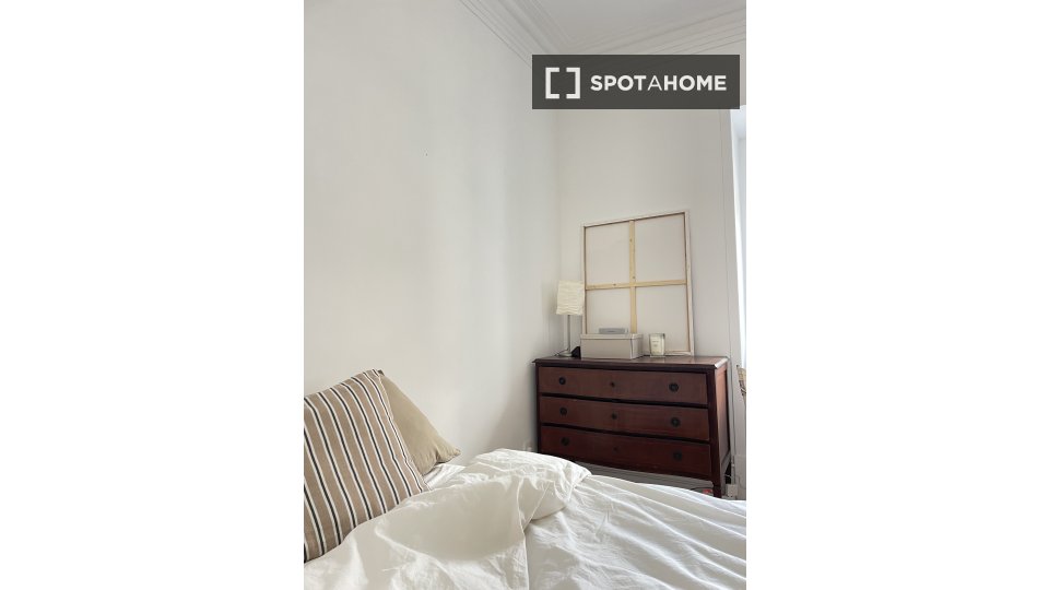 Double room Lisbon, 4 beds, 15m² — photo 5