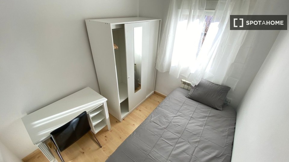 Double room Madrid, 4 beds — photo 14