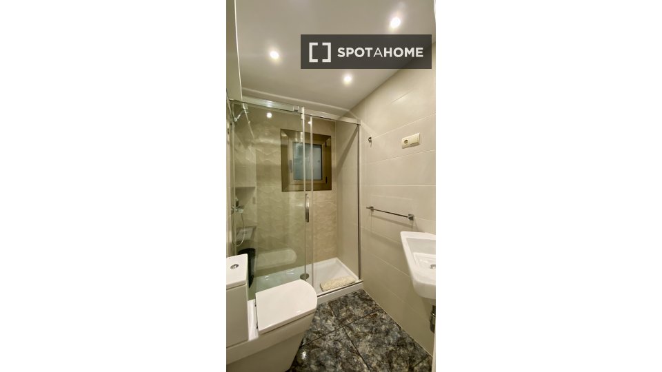 Apartment Barcelona, 3 beds, 62m² — photo 4