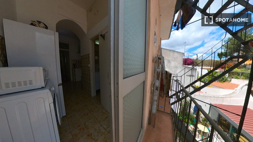 Double room Lisbon, 3 beds, 80m² — photo 7