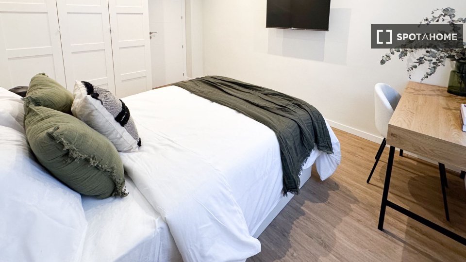 Double room Madrid, 5 beds, 100m² — photo 14