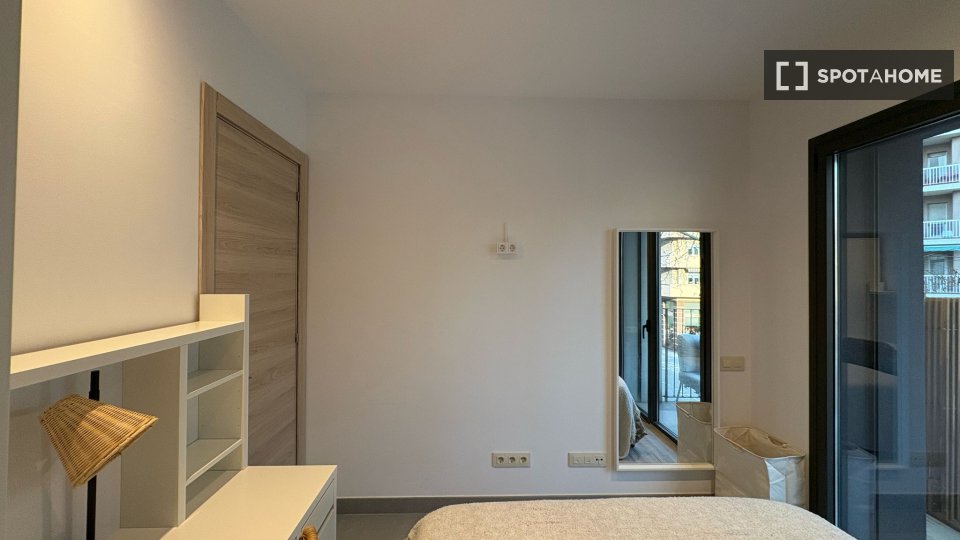 Double room Barcelona, 4 beds, 90m² — photo 6