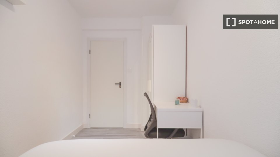 Double room Madrid, 5 beds — photo 9