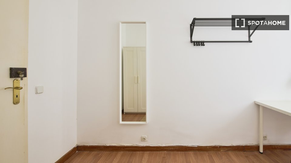 Double room Lisbon, 7 beds — photo 5