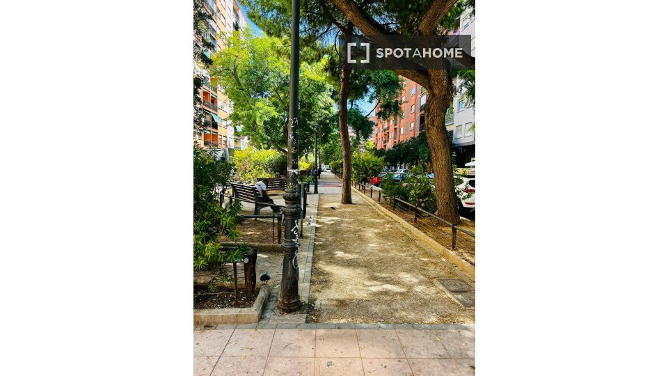 Apartment Valencia, 4 beds, 80m² — photo 13