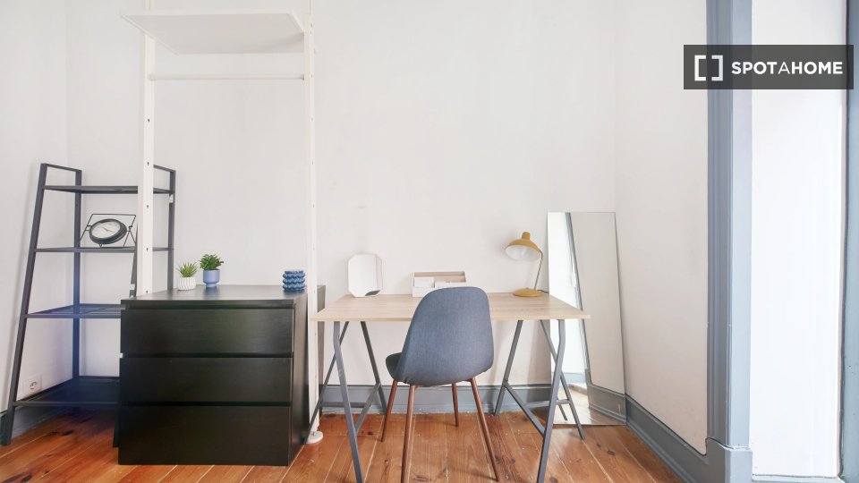 Double room Lisbon, 4 beds — photo 14