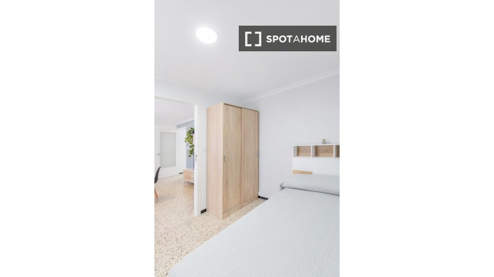 Double room Alicante, 5 beds, 120m² — photo 14