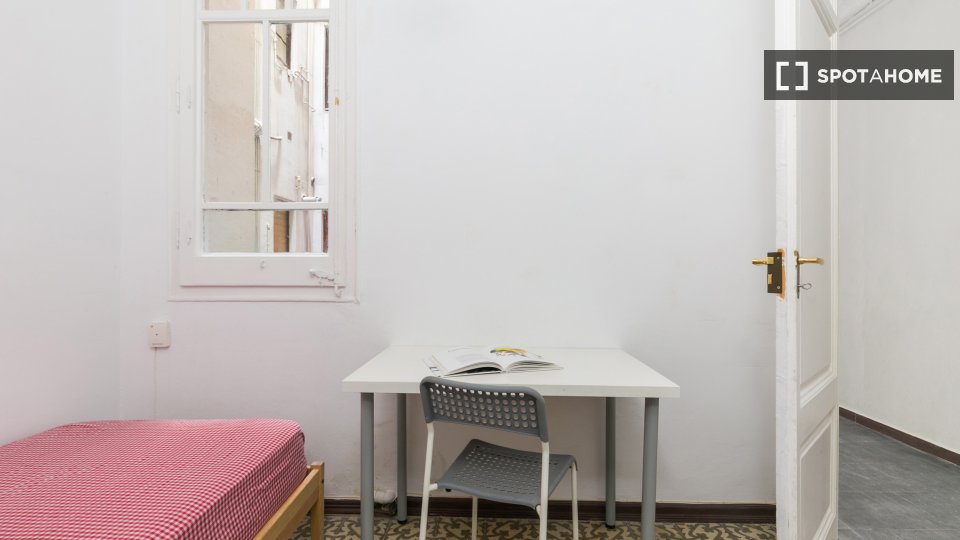 Double room Barcelona, 6 beds, 100m² — photo 1
