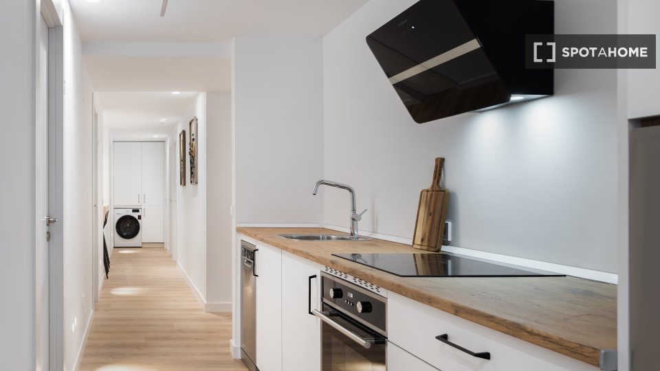 Double room Madrid, 6 beds, 120m² — photo 18