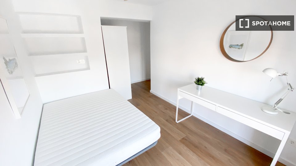 Double room Valencia, 5 beds, 110m² — photo 16
