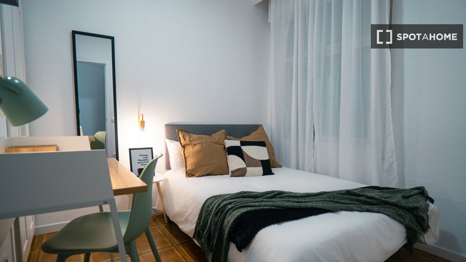 Double room Madrid, 5 beds — photo 21