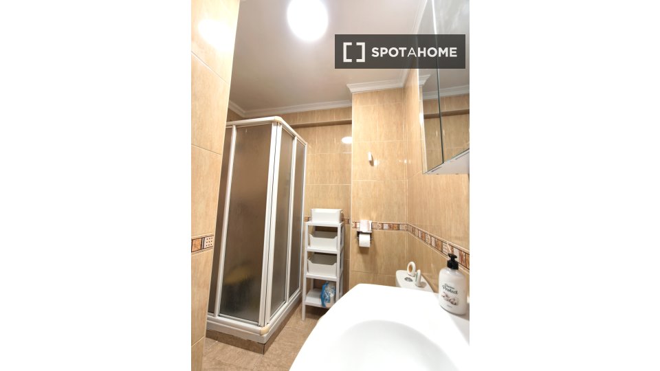 Double room Malaga, 3 beds, 79m² — photo 6