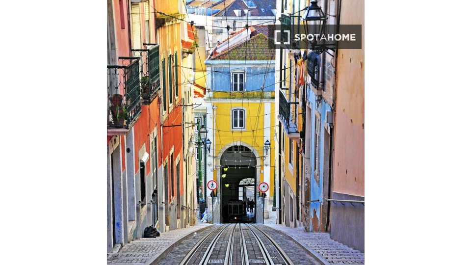 Apartment Lisbon, 3 beds, 135m² — photo 25