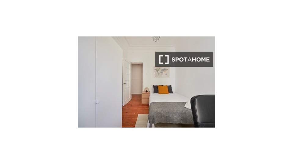 Double room Lisbon, 4 beds — photo 14
