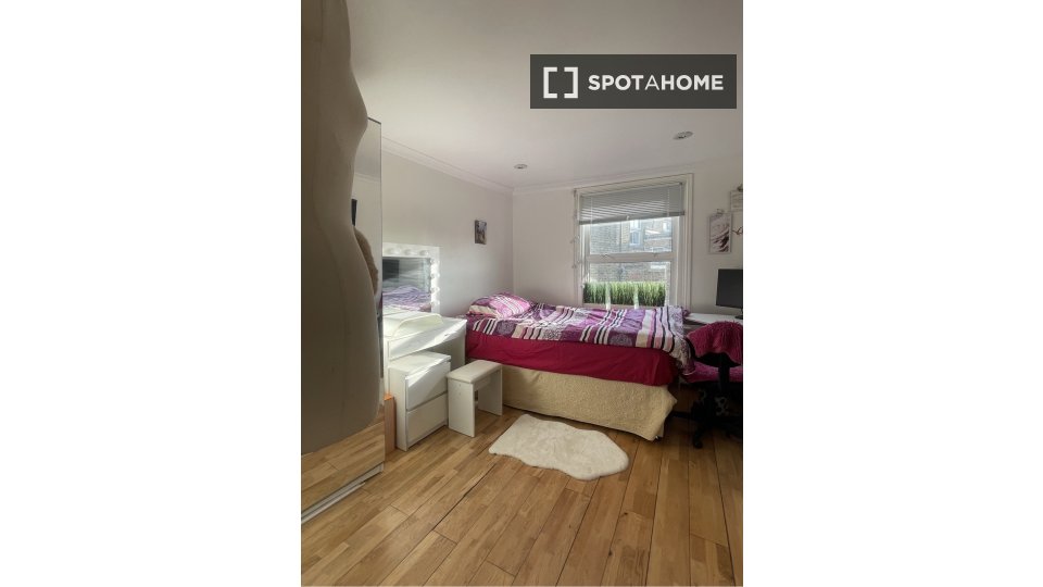 Double room London, 3 beds, 75m² — photo 4