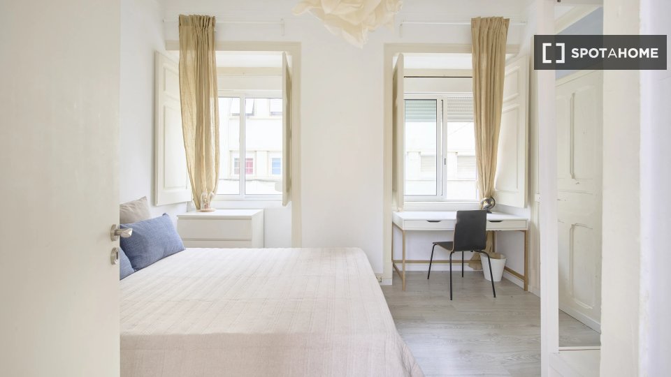 Double room Lisbon, 4 beds — photo 10