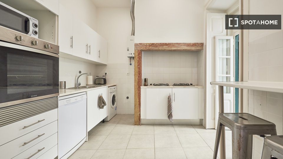 Double room Lisbon, 7 beds, 110m² — photo 26